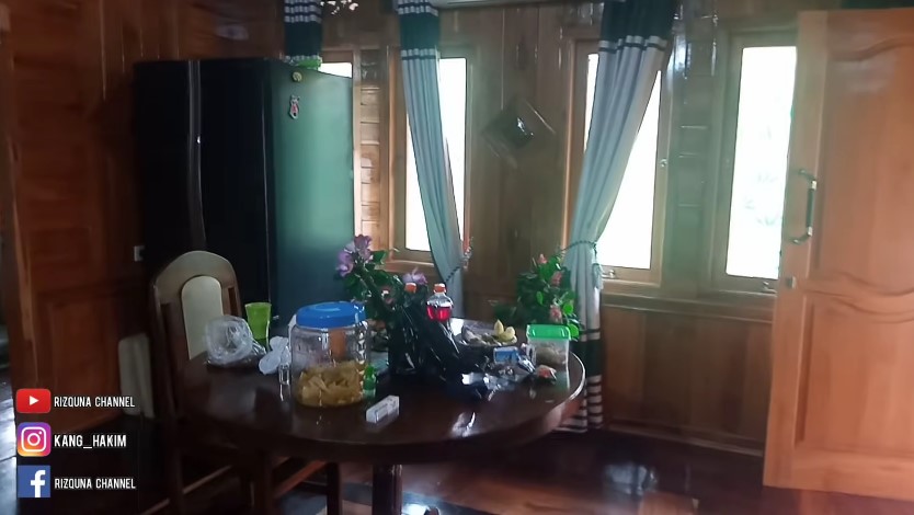 Di tengah sawah dari luar sederhana, ternyata rumah ini harganya Rp 1 M, 9 potretnya bikin mupeng