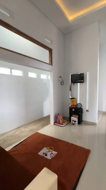 Belum dicat bak bangunan belum jadi, 9 potret bagian dalam rumah ini ternyata ciamik gaya open space