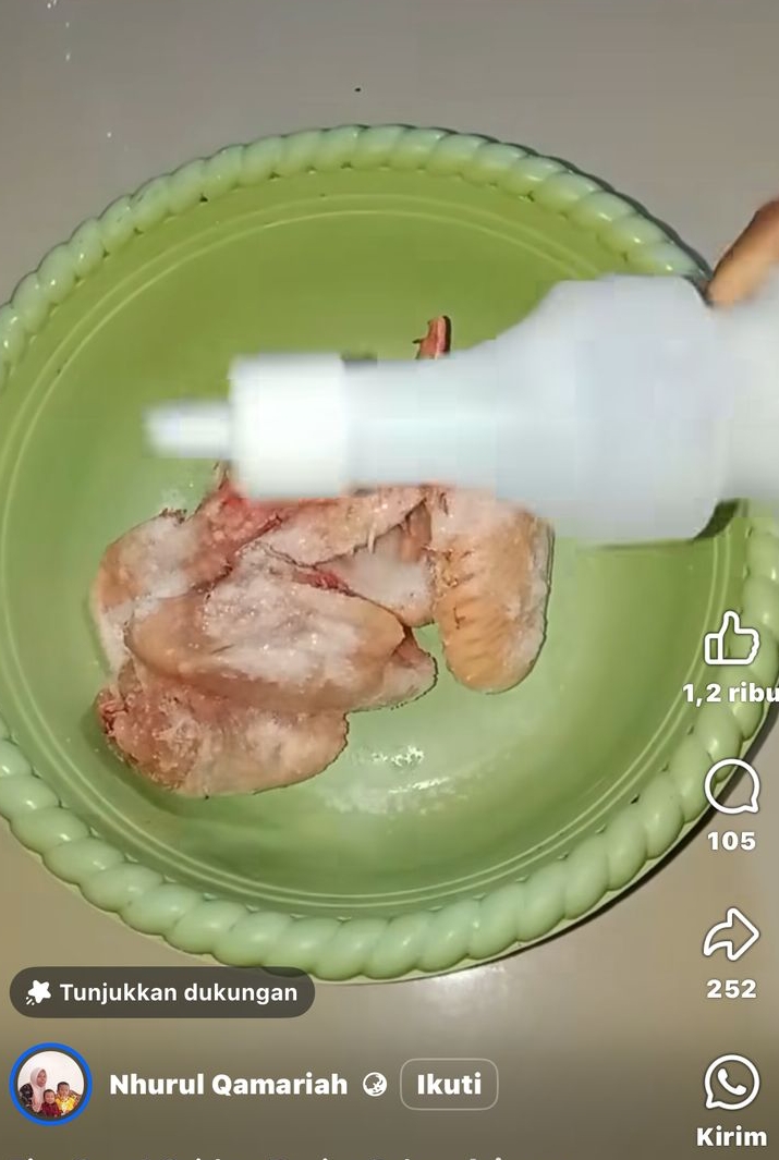 Tak perlu direndam air panas, begini cara mencairkan daging beku pakai 2 bahan dapur