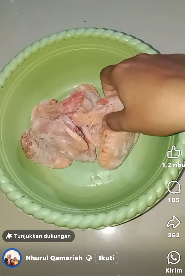 Tak perlu direndam air panas, begini cara mencairkan daging beku pakai 2 bahan dapur