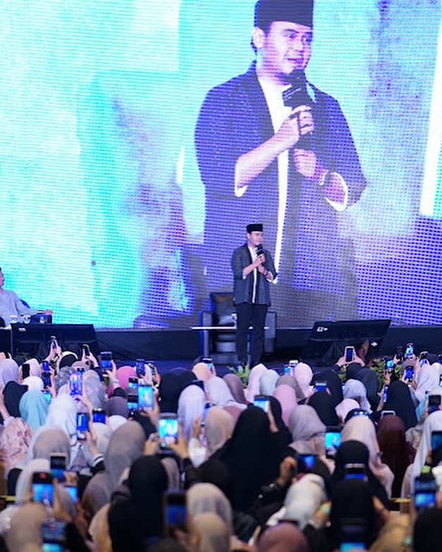 9 Momen Iris Wullur ikut kajian di tengah perselingkuhan sang suami, tak kuasa menahan tangis