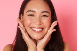 Cara bikin wajah kusam jadi glowing paripurna dengan 1 jenis buah, bukan pakai kulit pisang