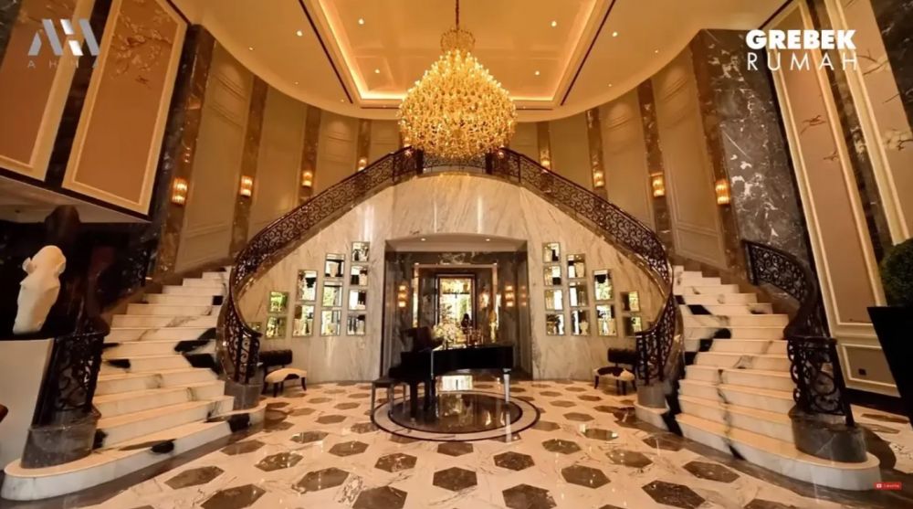 Pernah diusir dari kontrakan kini punya rumah mewah, 9 potret interior dapur Reza Gladys ala restoran