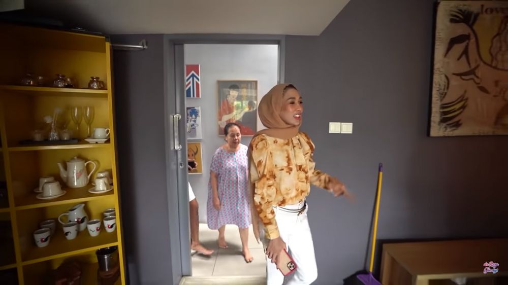 Pernah diusir dari kontrakan kini punya rumah mewah, 9 potret interior dapur Reza Gladys ala restoran