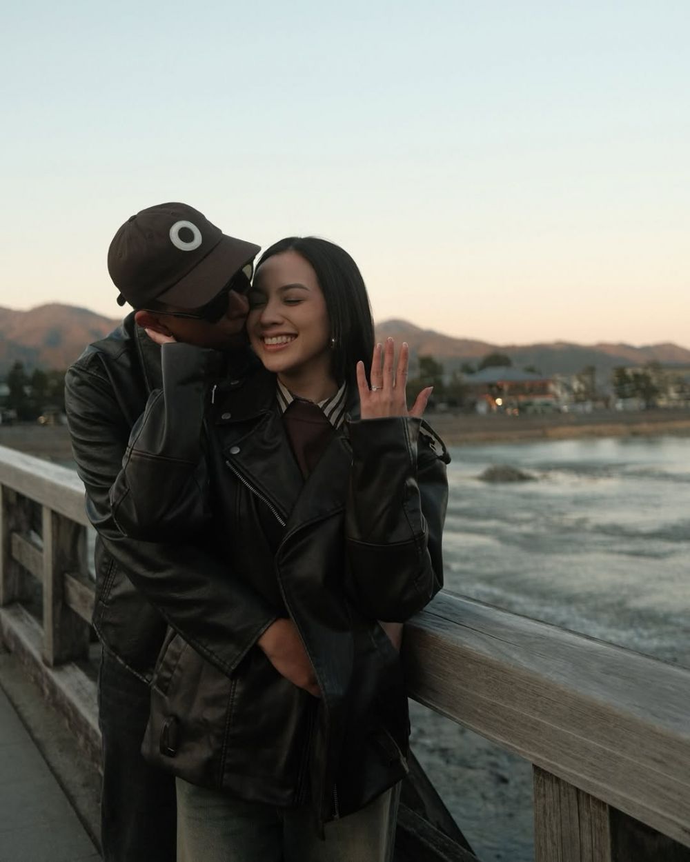 Dulu dijodoh-jodohkan dengan Al Ghazali, ini 7 potret selebgram Nazla Alifa dilamar Adikara di Jepang