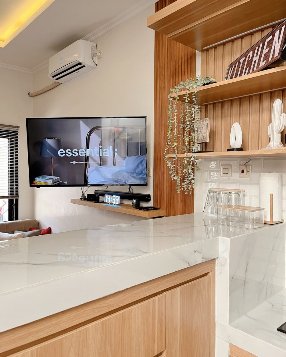 Rumah subsidi tanpa sekat punya wanita ini dimakeover jadi bak apartemen, 11 potretnya bikin mupeng