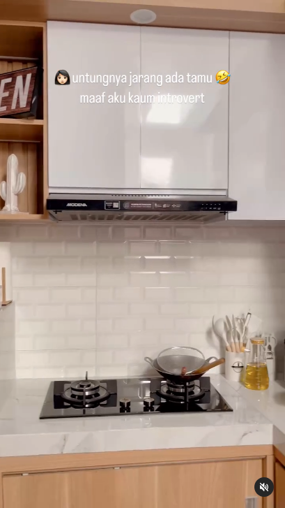 Rumah subsidi tanpa sekat punya wanita ini dimakeover jadi bak apartemen, 11 potretnya bikin mupeng