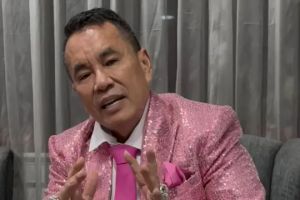 Hotman Paris berobat ke Singapura bukan karena digigit berang-berang, tapi karena ini