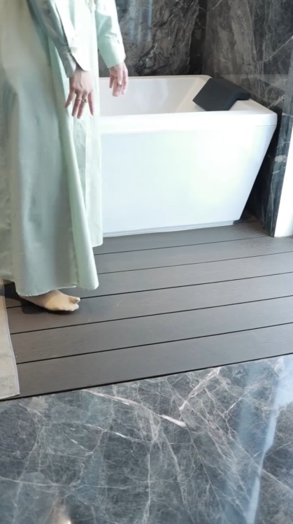 Kamar mandi Shireen Sungkar berjendela smart glass, intip 11 potretnya, bisa jadi spot pemotretan kece