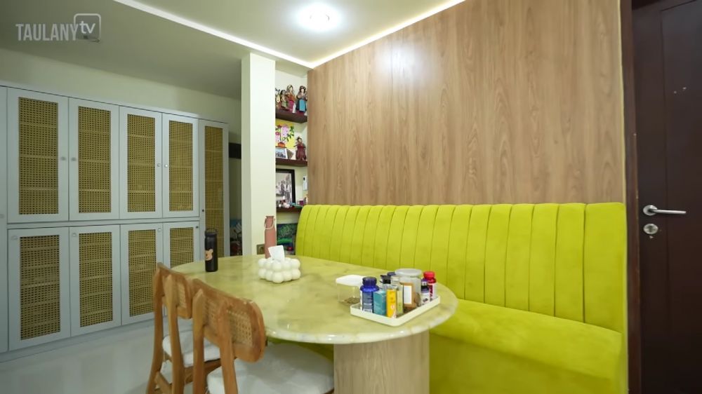 Estetik dan unik, begini 9 potret pantry di rumah Bimbim Slank, nyaman buat kumpul keluarga