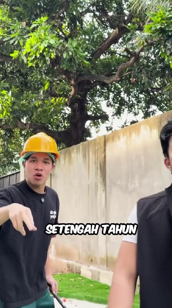Gen Halilintar bangun lapangan golf di rumah untuk kado anniversary orang tuanya, ini 9 potretnya
