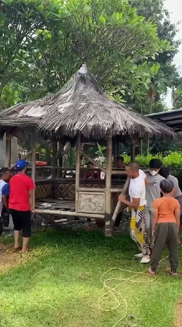 Gen Halilintar bangun lapangan golf di rumah untuk kado anniversary orang tuanya, ini 9 potretnya