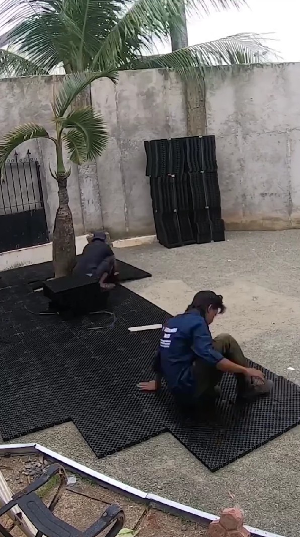 Gen Halilintar bangun lapangan golf di rumah untuk kado anniversary orang tuanya, ini 9 potretnya