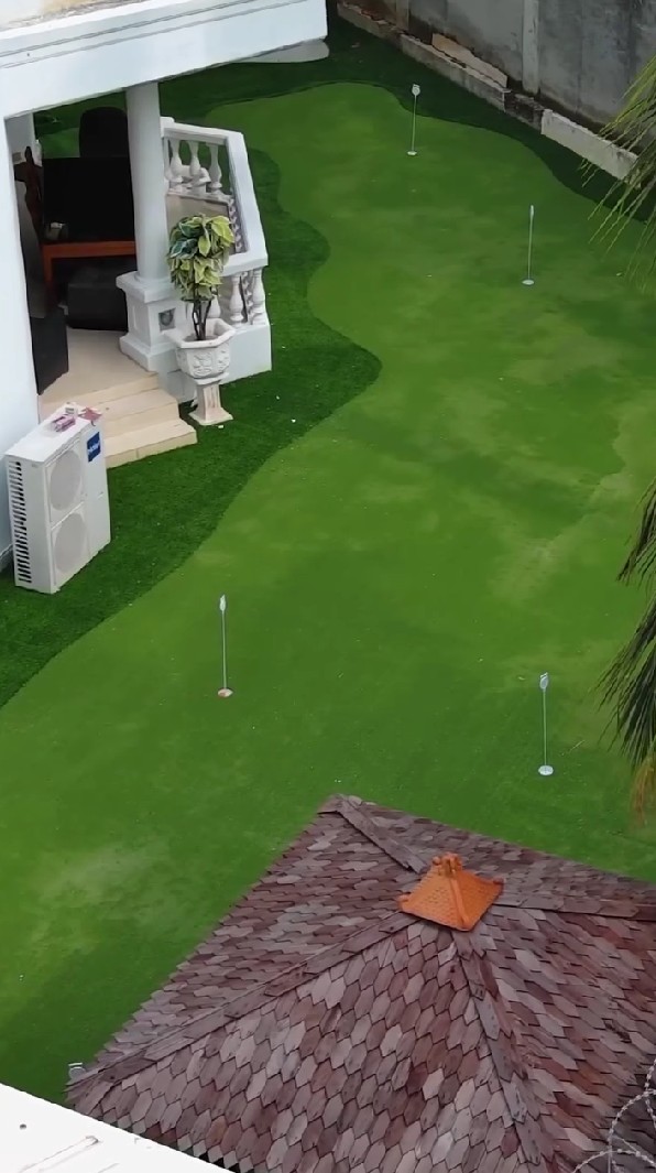 Gen Halilintar bangun lapangan golf di rumah untuk kado anniversary orang tuanya, ini 9 potretnya