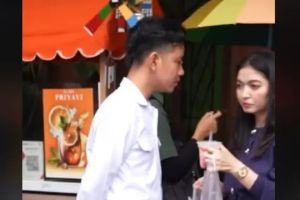 Selvi Ananda jajan cilok di kampung batik, Kades Wiwin kena sindir