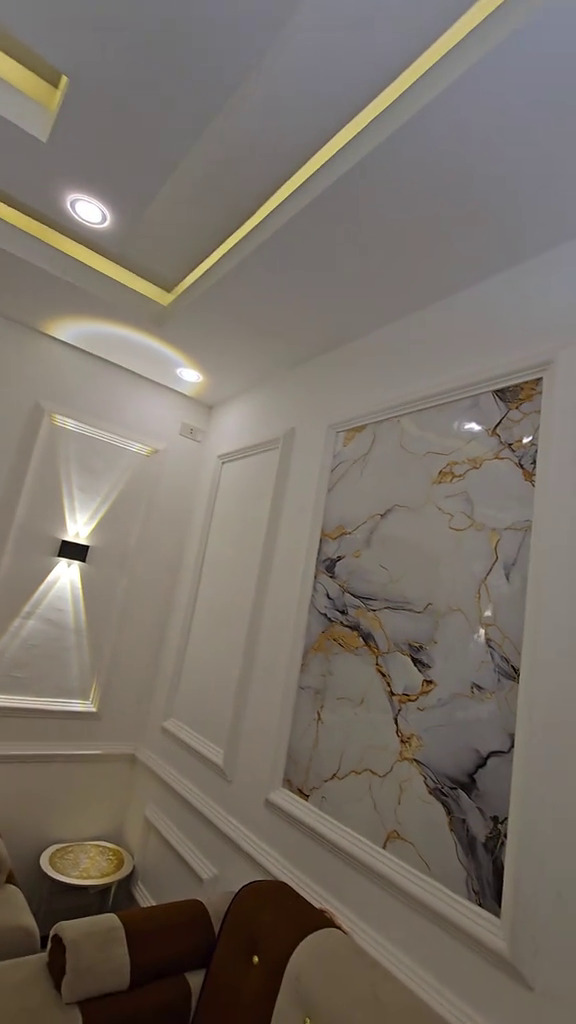 9 Potret rumah kayu di Sumsel luarnya buluk tapi interiornya bak hunian sultan, sampai dikira editan