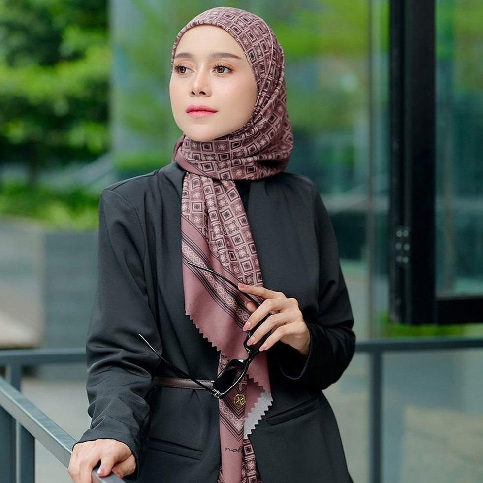 Dari berdinding bambu dimakeover jadi bak istana, intip 9 potret rumah Lesty Kejora di dekat sawah