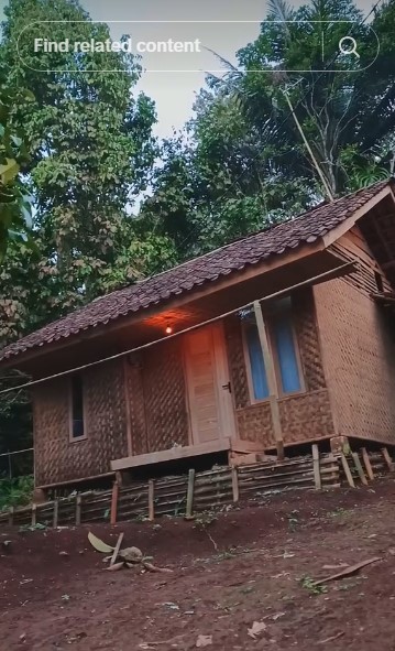 Luarnya bak gubuk usang di tengah hutan, 9 potret rumah ini interiornya mirip di kompleks elit