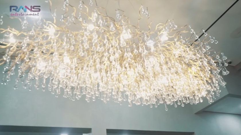 Ternyata dulu tukang ojek payung kini rumahnya bak istana, begini 9 potret dapur Ahmad Sahroni