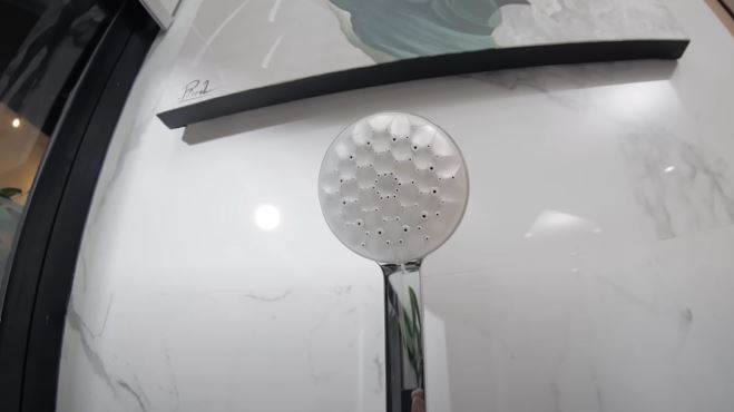 9 Potret kamar mandi Wulan Guritno ini bisa berendam sambil lihat taman, toiletnya ditaksir Rp 51 juta