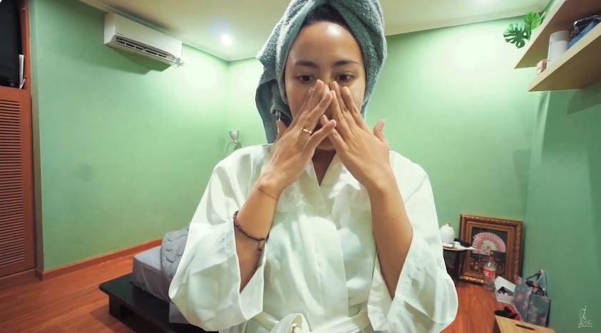 Bantah miskin gegara rumahnya sederhana, 9 potret kamar Marcell Darwin ini simpel tanpa walk in closet