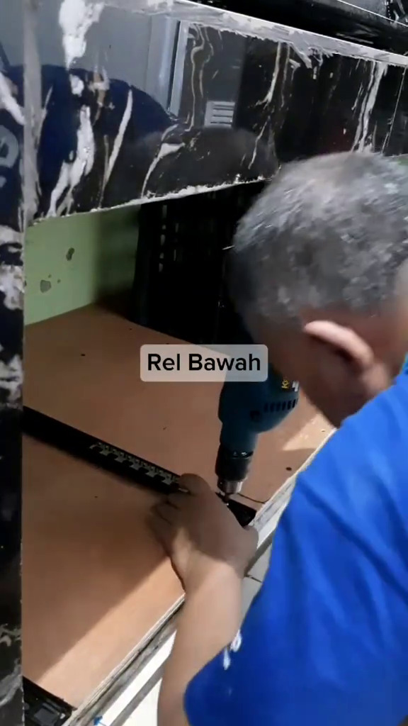 9 Potret makeover rak kolong dapur cuma pakai barang bekas, bukti renovasi kitchen set tak harus mahal