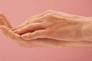 Trik agar tangan kering keriput jadi lembut pakai 1 bahan pemanis, nggak usah beli hand cream