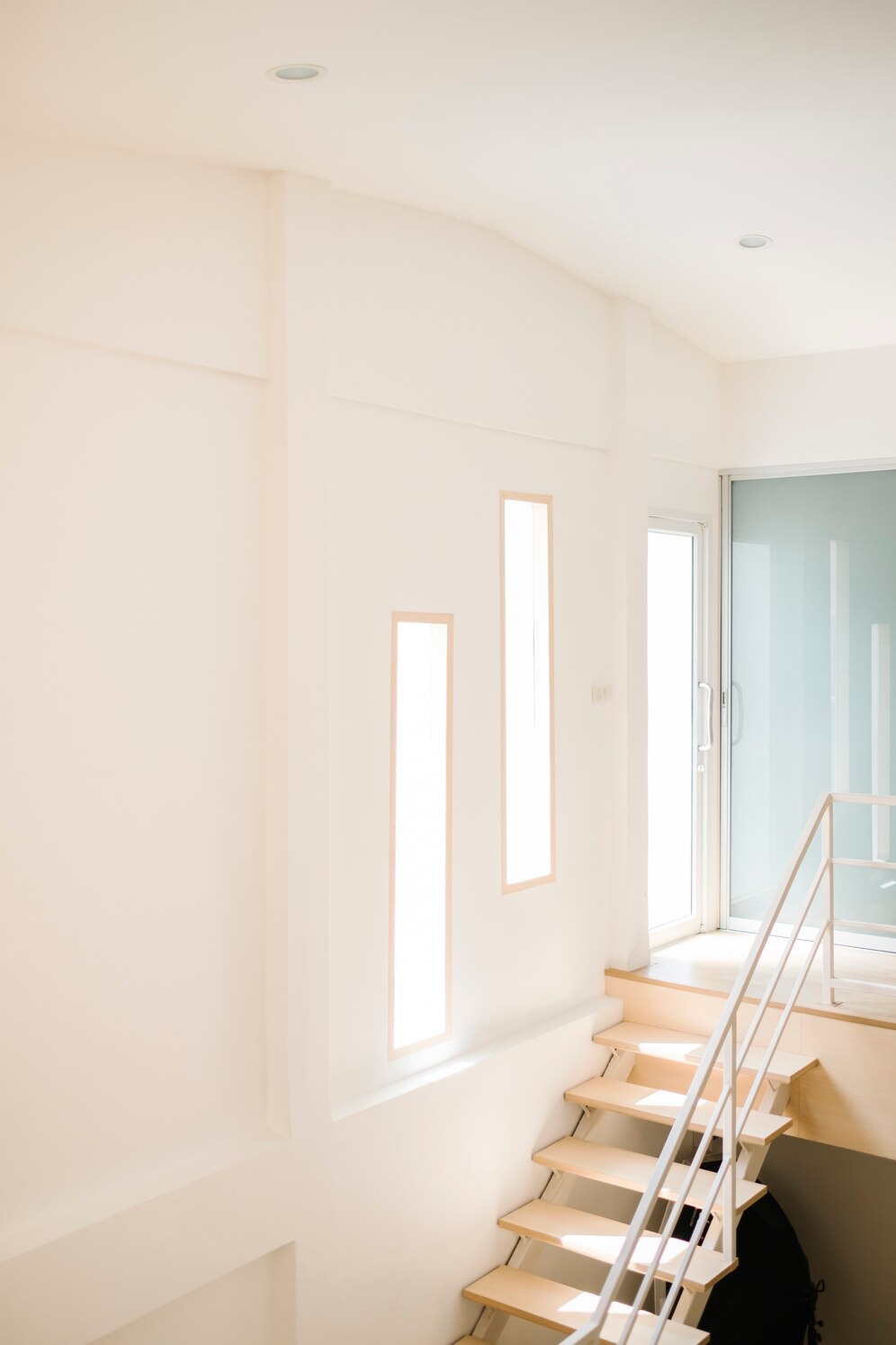 Bukan sekadar warna, ini alasan logis kenapa langit-langit rumah didominasi putih