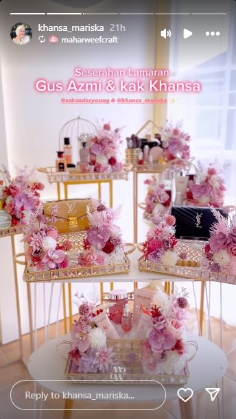 9 Momen lamaran Gus Azmi dan Khansa Mariska seleb TikTok, seserahan mahal jadi sorotan