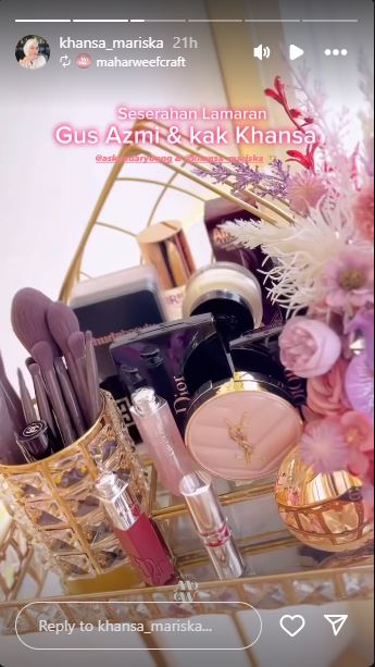 9 Momen lamaran Gus Azmi dan Khansa Mariska seleb TikTok, seserahan mahal jadi sorotan