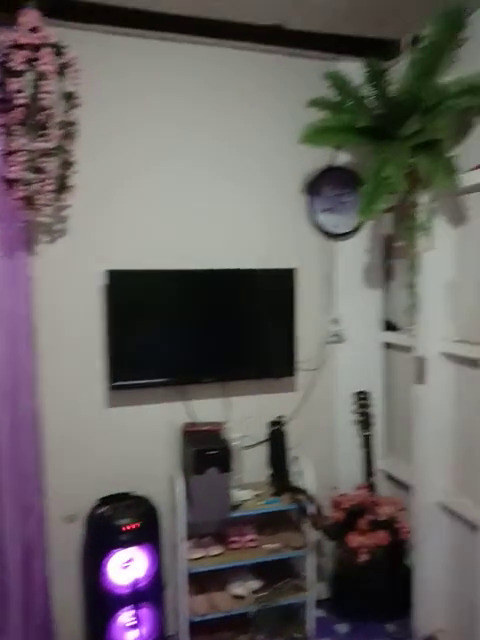 Dari depan tampak sederhana, 9 potret rumah kecil bak gubuk ini interiornya estetik pol