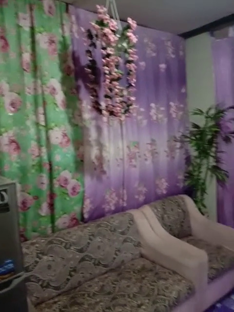 Dari depan tampak sederhana, 9 potret rumah kecil bak gubuk ini interiornya estetik pol