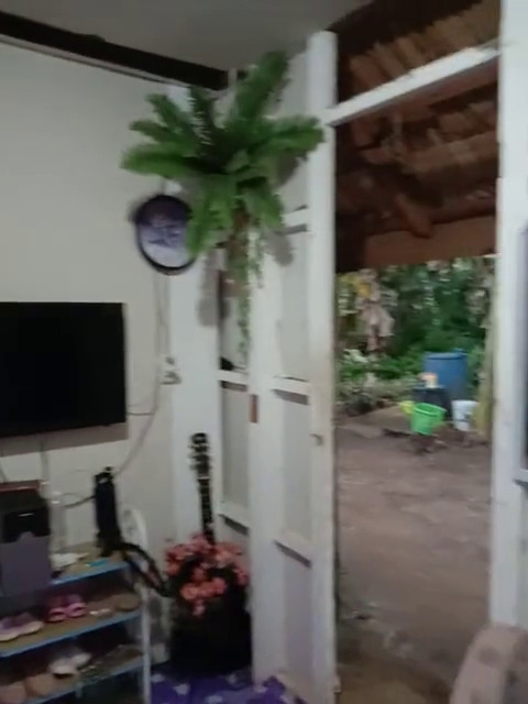 Dari depan tampak sederhana, 9 potret rumah kecil bak gubuk ini interiornya estetik pol