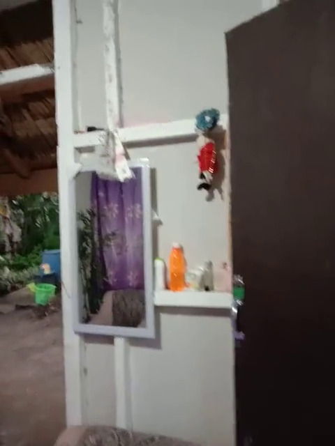 Dari depan tampak sederhana, 9 potret rumah kecil bak gubuk ini interiornya estetik pol