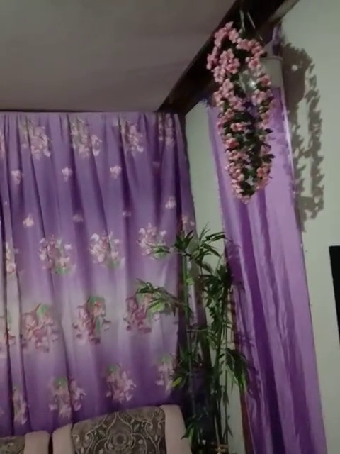 Dari depan tampak sederhana, 9 potret rumah kecil bak gubuk ini interiornya estetik pol