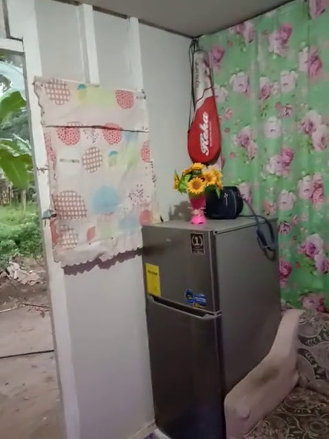 Dari depan tampak sederhana, 9 potret rumah kecil bak gubuk ini interiornya estetik pol