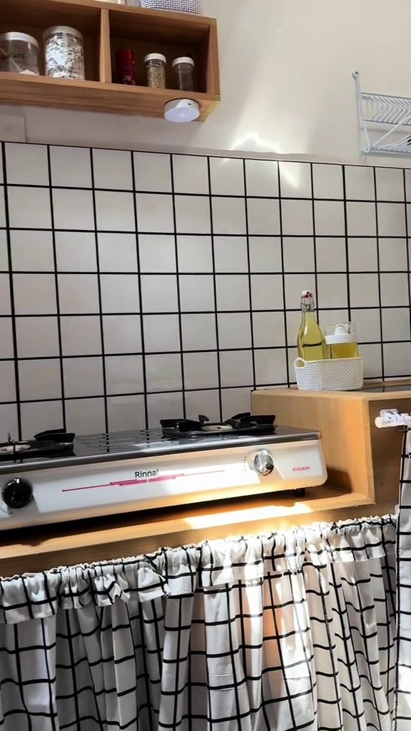 Awalnya pink ngejreng, 9 potret dapur dimakeover cuma Rp200 ribuan, hasilnya estetik manjakan mata