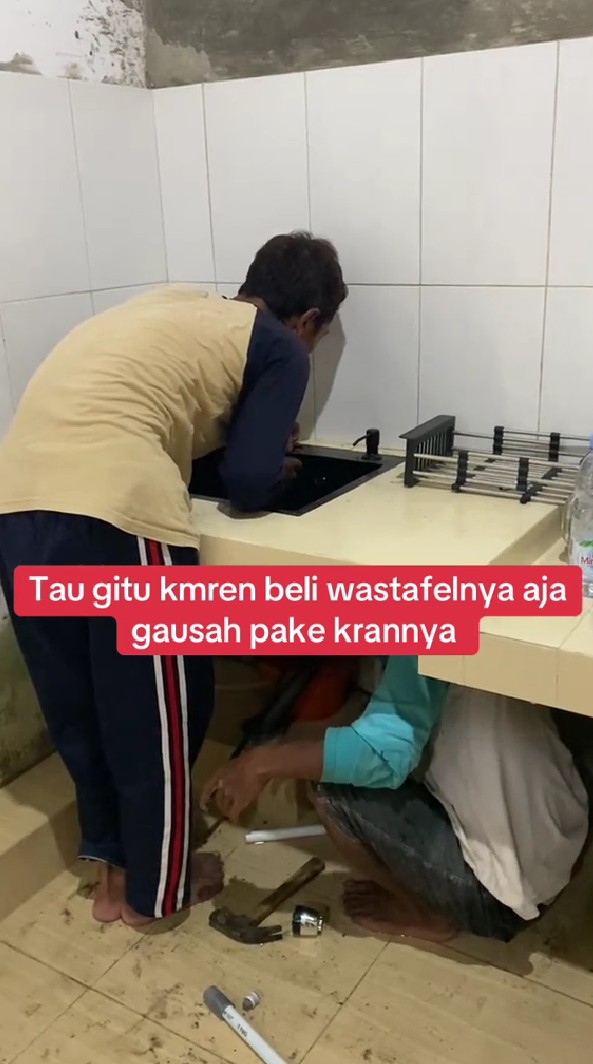 Wanita ini niatnya pasang wastafel viral estetik di dapur, alih-alih suka hasilnya malah bikin nyesel