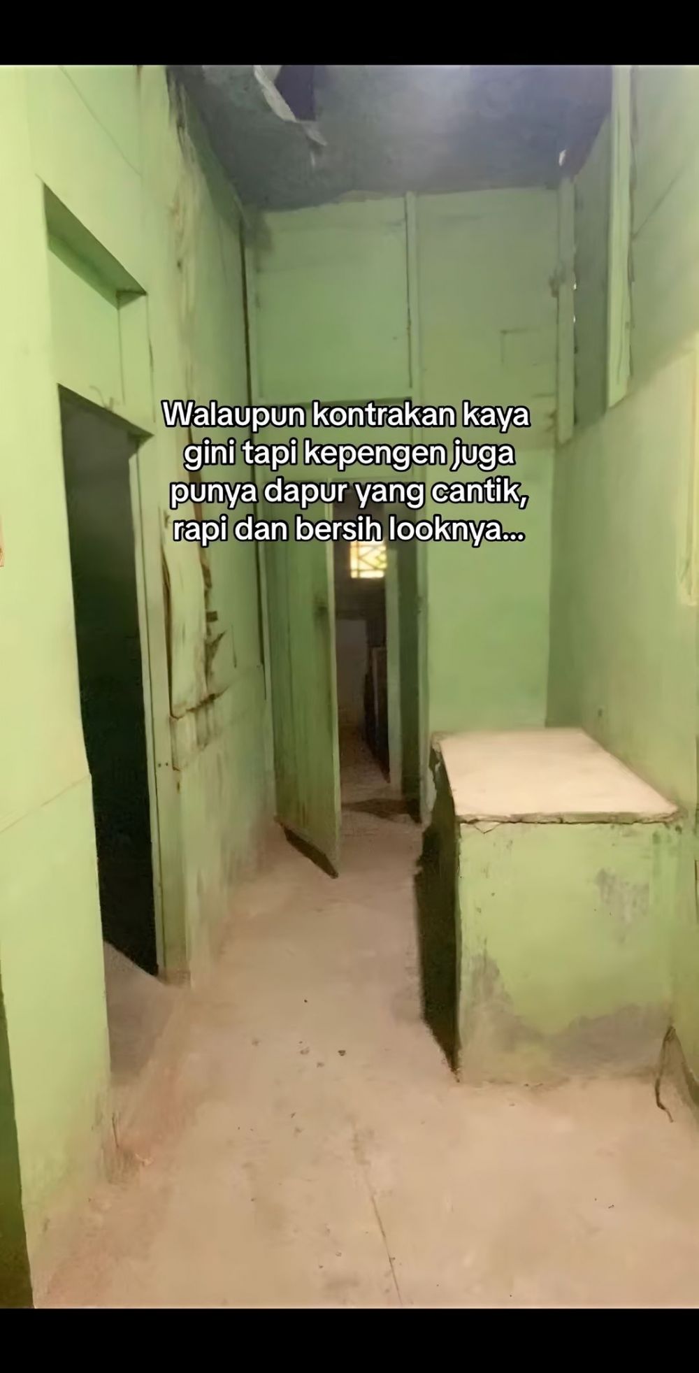 Dapur kontrakan kayu awalnya tampak kumuh dimakeover jadi estetik modal 100 ribuan, ini 9 potretnya