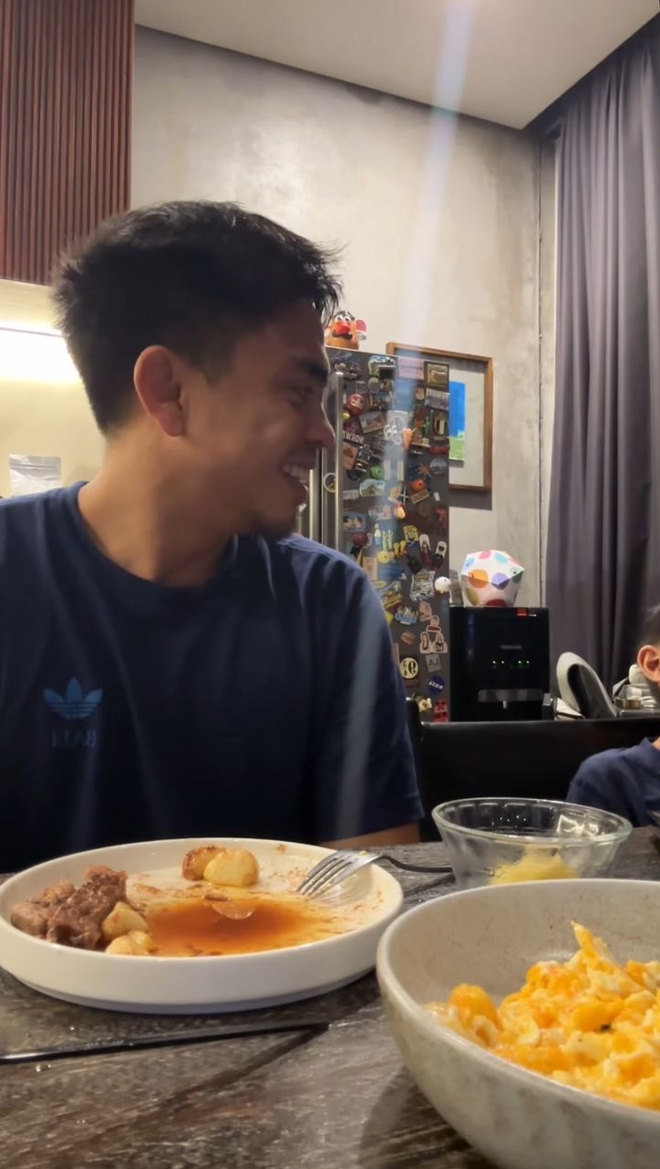 Antusias jalani puasa hari pertama, intip menu sahur 9 seleb, BCL simple masak telur