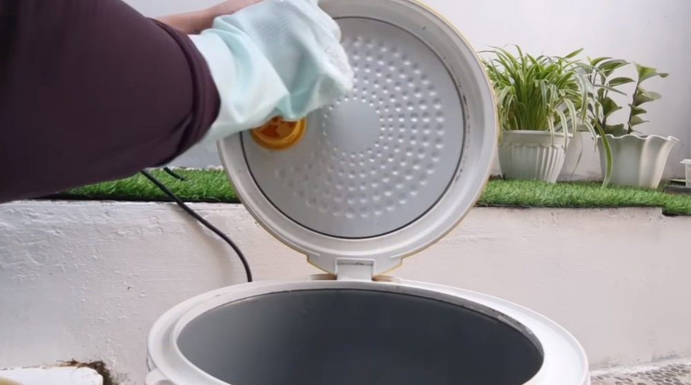 Trik bersihkan kotoran dan kerak dari magic com, cuma modal Rp3 ribu jadi bersih seperti baru