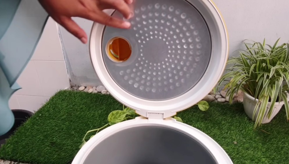 Trik bersihkan kotoran dan kerak dari magic com, cuma modal Rp3 ribu jadi bersih seperti baru