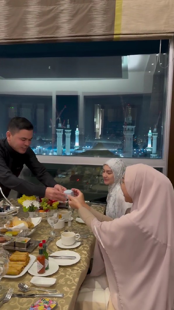 Baru terungkap, 7 momen Haldy Sabri lamar Irish Bella di Mekkah ini so sweet abis
