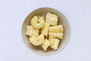 Trik rebus singkong agar cepat empuk, lembut, dan merekah dalam 10 menit