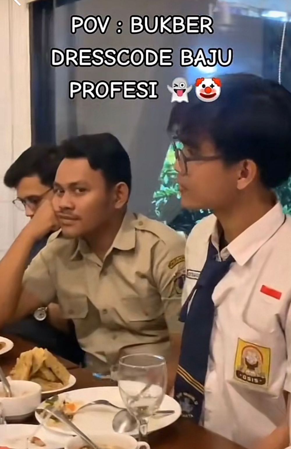11 Potret lucu kostum buka bersama Ramadan ini antimainstream, ada yang cosplay sajadah