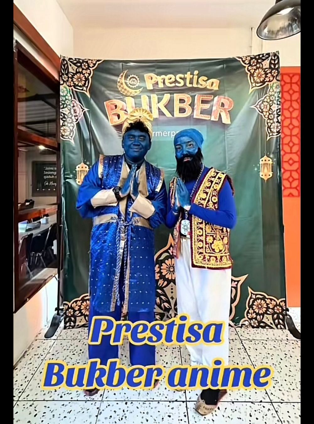 11 Potret lucu kostum buka bersama Ramadan ini antimainstream, ada yang cosplay sajadah