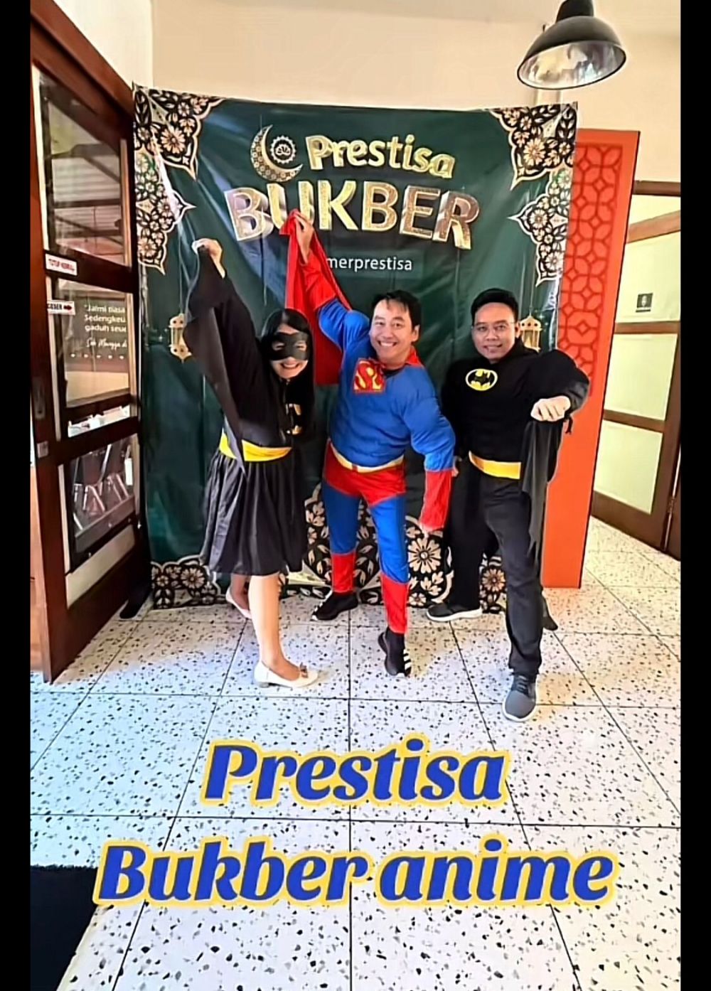 11 Potret lucu kostum buka bersama Ramadan ini antimainstream, ada yang cosplay sajadah