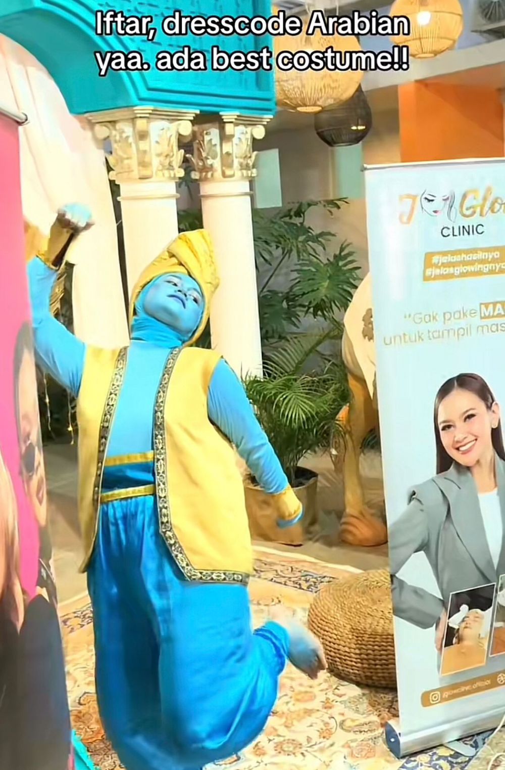 11 Potret lucu kostum buka bersama Ramadan ini antimainstream, ada yang cosplay sajadah
