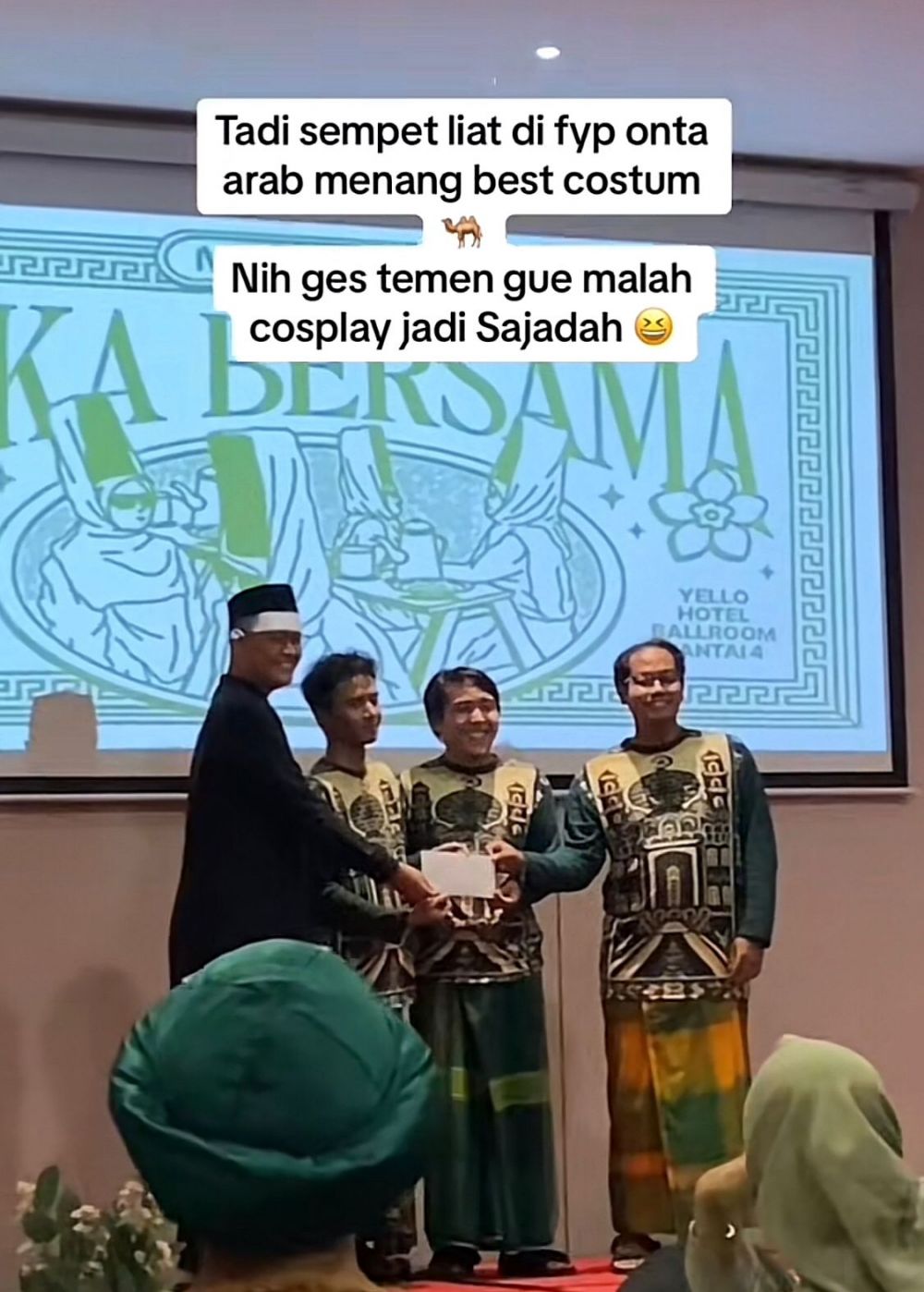 11 Potret lucu kostum buka bersama Ramadan ini antimainstream, ada yang cosplay sajadah