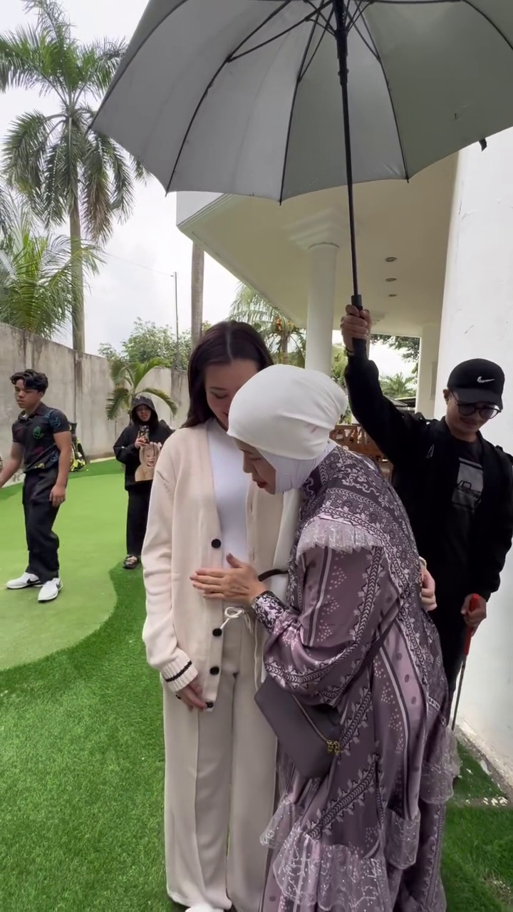 9 Momen Aaliyah Massaid kumpul bareng keluarga Halilintar, interaksi dengan ayah mertua jadi sorotan